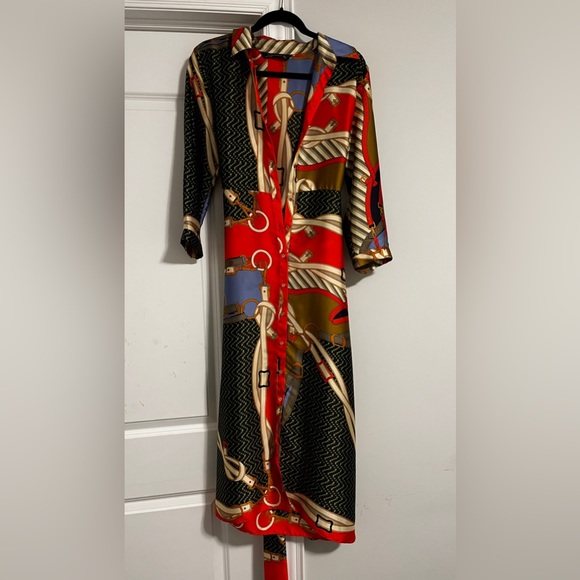 Beautiful silk long button up dress with detachable belt - Picture 3 of 3